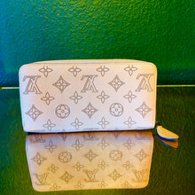Load image into Gallery viewer, Louis Vuitton Mahina Zippy Wallet Pink Jasmin