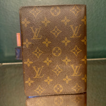 Load image into Gallery viewer, Louis Vuitton Monogram Medium Ring Agenda