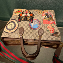 Load image into Gallery viewer, Gucci Supreme GG Canvas Courrier Soft Tote