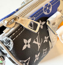 Load image into Gallery viewer, PRELOVED Louis Vuitton X Kidsuper BUNDLE Portrait Keepall Bandouliere 25 and Zippy Wallet