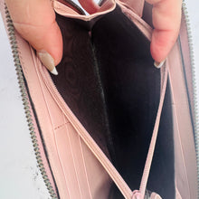 Load image into Gallery viewer, Gucci Calfskin Matelasse GG Marmont Zip Wallet