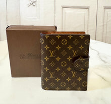 Load image into Gallery viewer, PRELOVED Louis Vuitton Monogram 150th Anniversary Card Holder / Mini Agenda Cover
