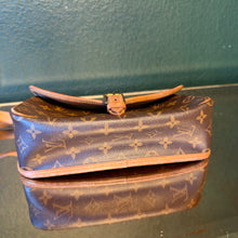 Load image into Gallery viewer, Louis Vuitton Monogram Sologne