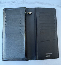 Load image into Gallery viewer, PRELOVED Louis Vuitton Monogram Eclipse Split Brazza Wallet