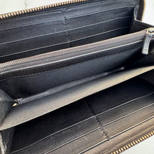 Load image into Gallery viewer, Gucci Black Guccisima Leather Bundle: Jackie and Zip Wallet