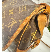 Load image into Gallery viewer, Louis Vuitton Saumur 30
