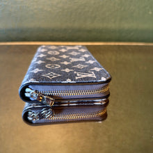 Load image into Gallery viewer, Louis Vuitton Bundle: Monogram Jacquard Denim Speedy 25 Bandouliere and Zippy Wallet