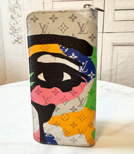 Load image into Gallery viewer, PRELOVED Louis Vuitton X Kidsuper BUNDLE Portrait Keepall Bandouliere 25 and Zippy Wallet