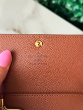 Load image into Gallery viewer, Louis Vuitton Monogram 6 Key Multicles Holder