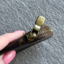 Load image into Gallery viewer, Louis Vuitton Zippy 6 Key Case