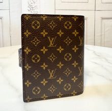 Load image into Gallery viewer, PRELOVED Louis Vuitton Monogram 150th Anniversary Card Holder / Mini Agenda Cover