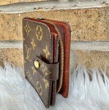 Load image into Gallery viewer, PRELOVED Louis Vuitton Compact Zippé Wallet
