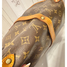 Load image into Gallery viewer, Louis Vuitton Saumur 30