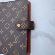 Load image into Gallery viewer, Louis Vuitton Monogram Medium Ring Agenda