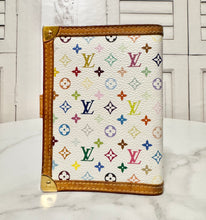 Load image into Gallery viewer, PRELOVED Louis Vuitton Takashi Murakami Monogram Multicolor Blanc Small Ring Agenda