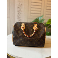Load image into Gallery viewer, Louis Vuitton Monogram Speedy 25