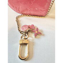 Load image into Gallery viewer, PRELOVED Louis Vuitton Vernis Framboise Coeur Heart Coin Purse