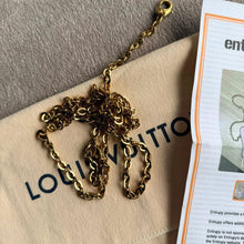Load image into Gallery viewer, Louis Vuitton Vernis Camera Pouch Rose Ballerine