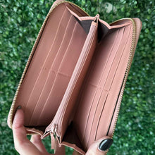 Load image into Gallery viewer, Gucci Microguccisima Pink Leather Zippy Wallet