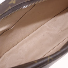 Load image into Gallery viewer, Louis Vuitton Trousse Toiletry 28