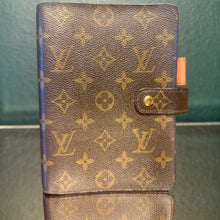 Load image into Gallery viewer, Louis Vuitton Monogram Medium Ring Agenda