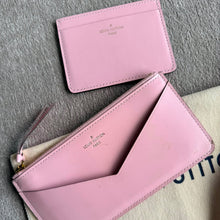 Load image into Gallery viewer, Louis Vuitton Vernis Camera Pouch Rose Ballerine