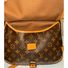 Load image into Gallery viewer, Louis Vuitton Saumur 30
