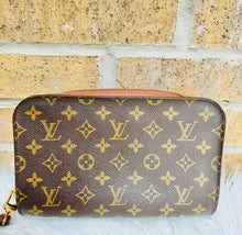 Load image into Gallery viewer, PRELOVED Louis Vuitton Orsay Pochette
