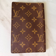 Load image into Gallery viewer, Louis Vuitton Passport Cover