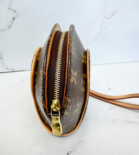 Load image into Gallery viewer, PRELOVED Louis Vuitton Monogram Mini Ellipse Wristlet Clutch