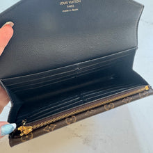 Load image into Gallery viewer, Louis Vuitton Grained Calfskin Monogram Double V Wallet