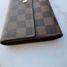 Load image into Gallery viewer, Louis Vuitton Damier Ebene International Wallet
