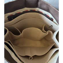 Load image into Gallery viewer, Gucci Supreme GG Canvas Courrier Soft Tote