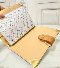 Load image into Gallery viewer, PRELOVED Louis Vuitton Takashi Murakami Monogram Multicolor Blanc Small Ring Agenda