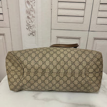 Load image into Gallery viewer, Gucci Supreme Canvas Large Tote