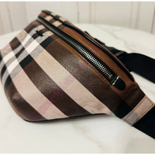 Load image into Gallery viewer, BRAND NEW Burberry Cason Bumbag