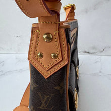 Load image into Gallery viewer, Louis Vuitton Monogram Hudson GM