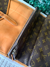 Load image into Gallery viewer, Louis Vuitton Vintage Portable Serviette Desktop Bag