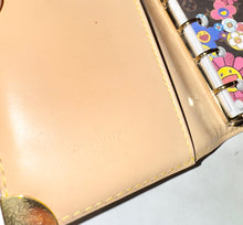 Load image into Gallery viewer, PRELOVED Louis Vuitton Takashi Murakami Monogram Multicolor Blanc Small Ring Agenda