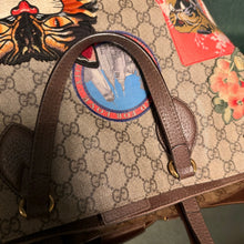 Load image into Gallery viewer, Gucci Supreme GG Canvas Courrier Soft Tote