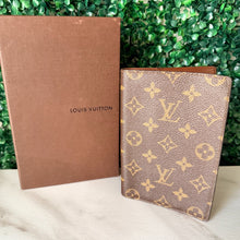Load image into Gallery viewer, Louis Vuitton Passport Cover