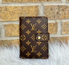 Load image into Gallery viewer, PRELOVED Louis Vuitton Monogram Porte Papier Zip Wallet
