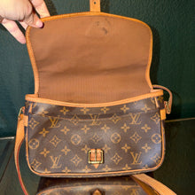 Load image into Gallery viewer, Louis Vuitton Monogram Sologne