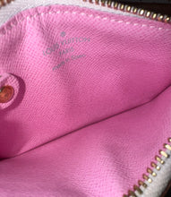 Load image into Gallery viewer, PRELOVED Louis Vuitton Takashi Murakami Multicolor Blanc Pochette Cles