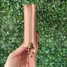 Load image into Gallery viewer, Gucci Microguccisima Pink Leather Zippy Wallet
