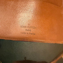 Load image into Gallery viewer, Louis Vuitton Monogram Medium Ring Agenda