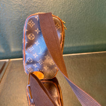 Load image into Gallery viewer, Louis Vuitton Monogram Pochette Gange
