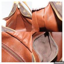Load image into Gallery viewer, Louis Vuitton Monogram Boulogne 30
