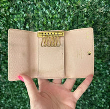 Load image into Gallery viewer, Louis Vuitton Damier Ebene 6 Key Multicles Holder
