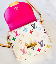 Load image into Gallery viewer, PRELOVED Louis Vuitton Takashi Murakami Monogram Multicolor Blanc Heartbreaker